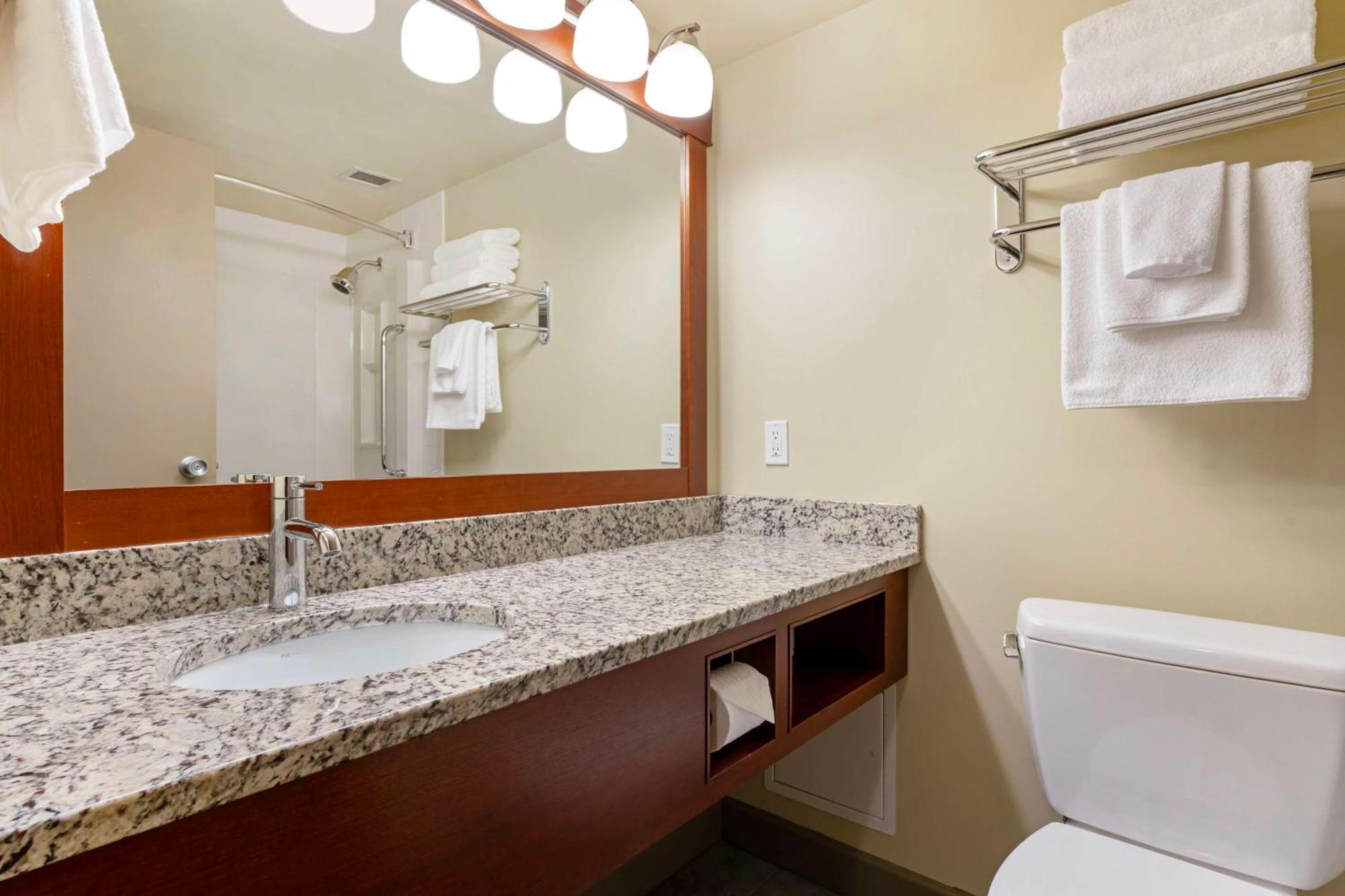 Best Western Plus Barclay Hotel Port Alberni Exteriör bild